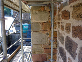 Arbeiten an der Südfassade (Foto: Karl-Franz Thiede)
